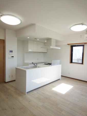 水廻り設備を中心にリフォーム、明るく開放的なキッチンに！